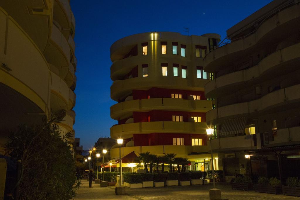 Hotel Esperia Alba Adriatica Exterior foto